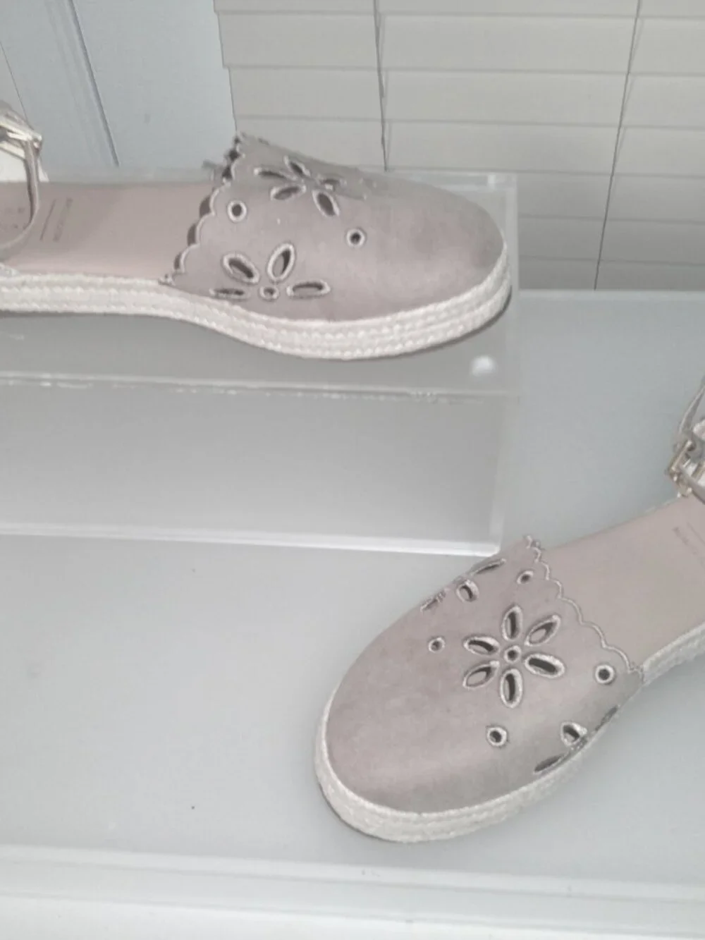 LC Lauren Conrad Espadrille Flats Ankle Strap Taupe Floral Cutout Size 10M